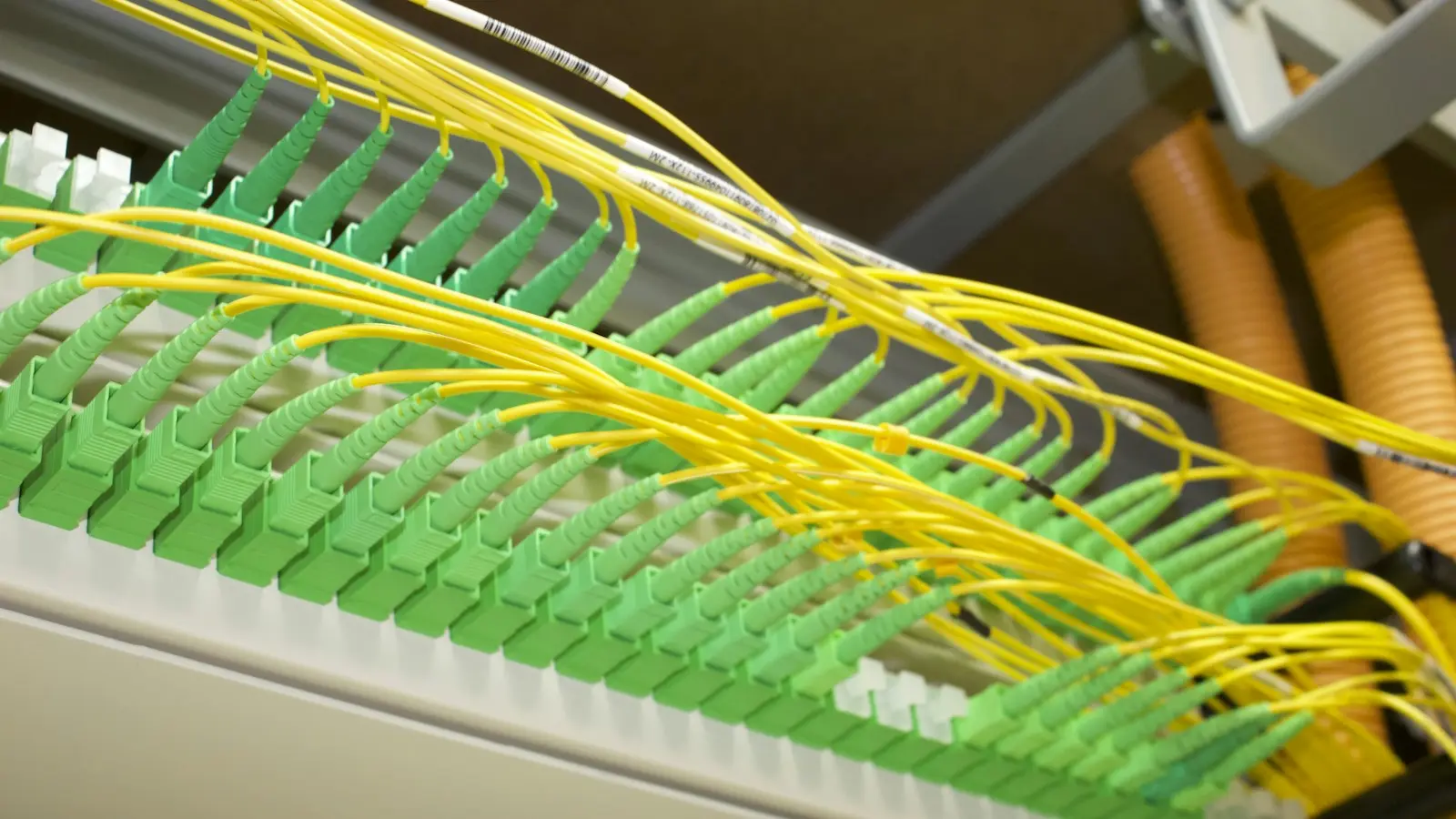 Fibre connections in network infrastructure